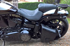 Sacoche SO02 sur Softail Breakout Pro street CVO (4)